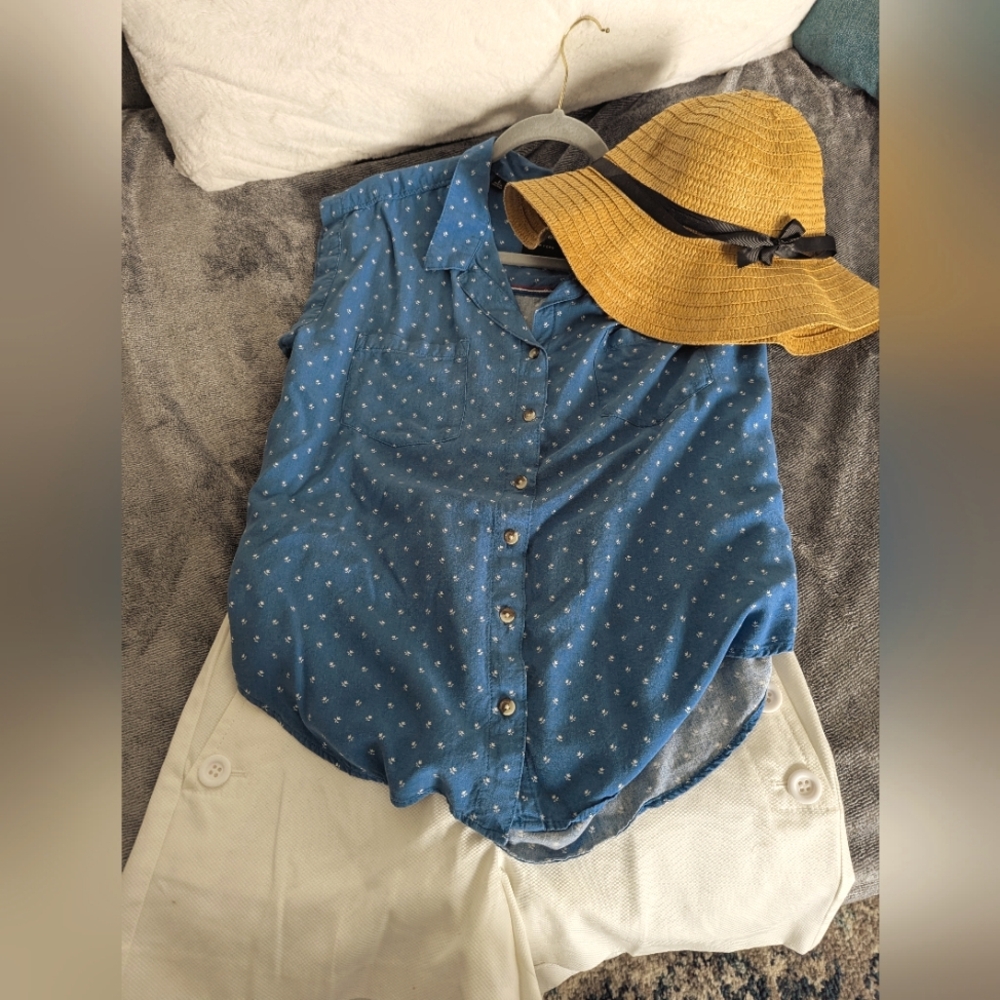 Cute Summer Outfit! Size 8p Shorts & L Top